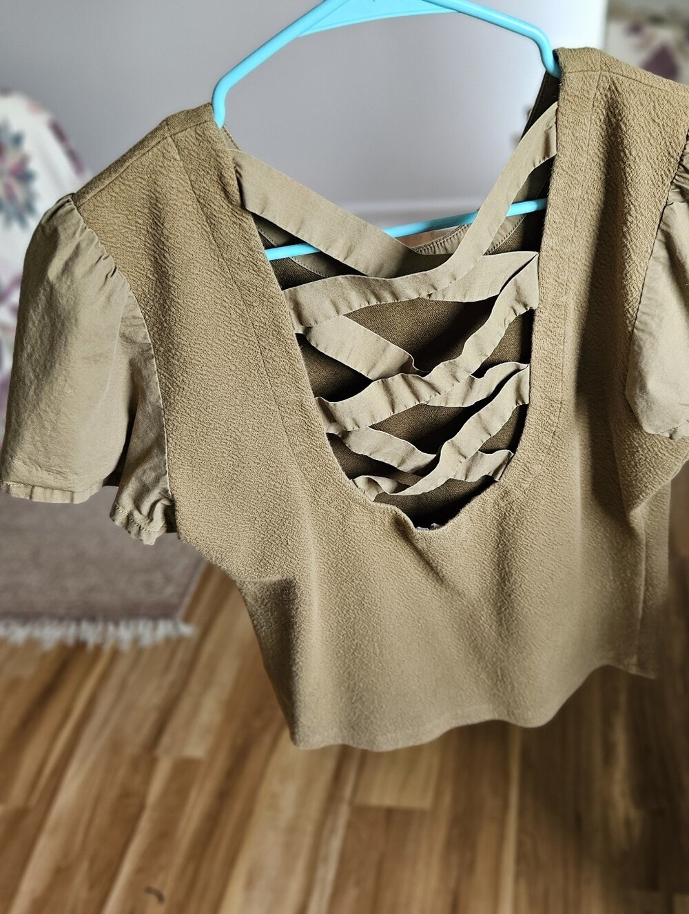 Anthropologie Olive Crisscross Back Short Puff Sleeve Top